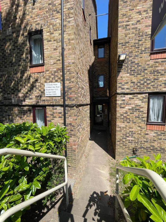 Apartamento Grundy House Uxbridge Exterior foto